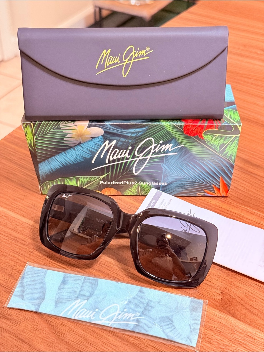 Maui Jim Women’s Square Sunglasses two steps - Picture 3 of 12